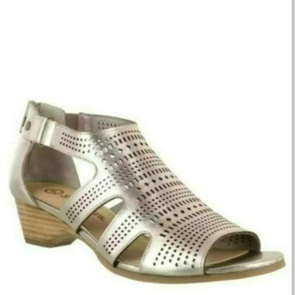 Bella Vita Quinby Chop Out Wedge Sandals-8 - Picture 1 of 8